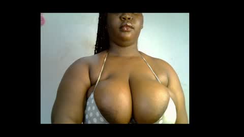 Snapshot of ebony_plumx12 chatting on 31, 5, 2026 Prisy online show from 31, 5, 2026