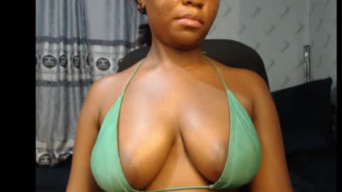 Snapshot of ebony_sexy_queen chatting on 4, 1, 2025 Racheal online show from 4, 1, 2025