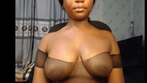 Snapshot of ebony_sexy_queen chatting on 5, 1, 2025 Racheal online show from 5, 1, 2025