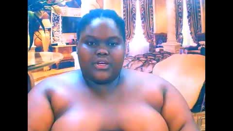 ebonyhotbuns4u2luv online show from 12, 1, 2026