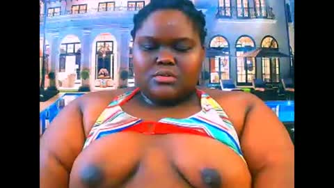 Snapshot of ebonyhotbuns4u2luv chatting on 5, 5, 2026 ebonyhotbuns4u2luv online show from 5, 5, 2026