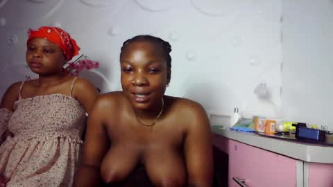 Snapshot of ebonykissxx chatting on 7, 6, 2026 ebonykissxx online show from 7, 6, 2026