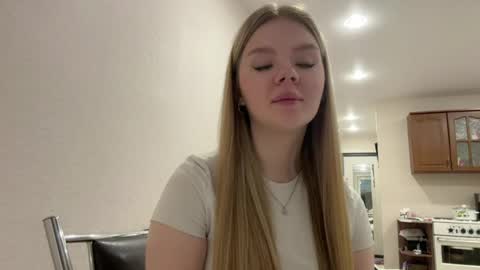 Snapshot of eddielaursen chatting on 8, 4, 2026 Mia online show from 8, 4, 2026