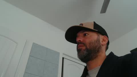 Snapshot of edge_masters chatting on 1, 1, 2025 EdgeM online show from 1, 1, 2025