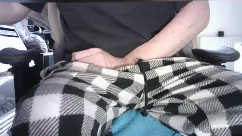 Snapshot of edged_biker chatting on 23, 11, 2025 edged biker online show from 23, 11, 2025