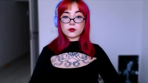 Snapshot of ediefris chatting on 20, 4, 2026 fickle demon made of clumps of matter online show from 20, 4, 2026