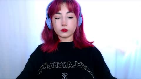 Snapshot of ediefris chatting on 25, 4, 2026 fickle demon made of clumps of matter online show from 25, 4, 2026
