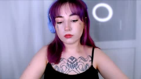 Snapshot of ediefris chatting on 16, 5, 2026 fickle demon made of clumps of matter online show from 16, 5, 2026