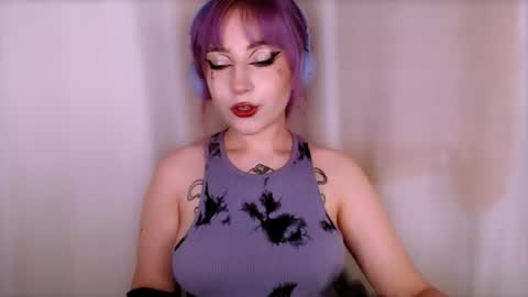Snapshot of ediefris chatting on 20, 7, 2026 fickle demon made of clumps of matter online show from 20, 7, 2026