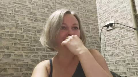 Snapshot of edithmanning chatting on 5, 2, 2025 edithmanning online show from 5, 2, 2025