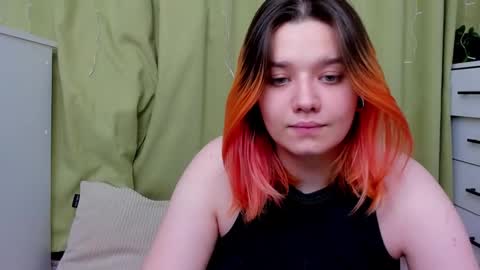 Snapshot of edna_dana chatting on 19, 12, 2025 Edna online show from 19, 12, 2025
