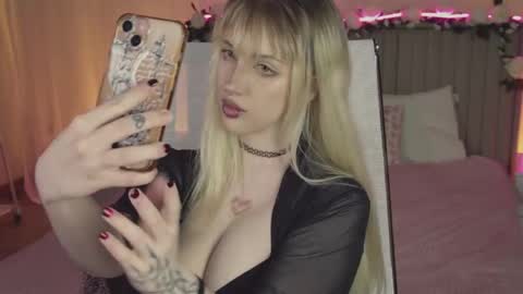 Snapshot of eevamarie chatting on 23, 4, 2026 EVA NON NUDE online show from 23, 4, 2026