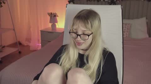 Snapshot of eevamarie chatting on 25, 4, 2026 EVA NON NUDE online show from 25, 4, 2026