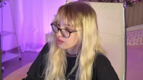 Snapshot of eevamarie chatting on 7, 5, 2026 EVA NON NUDE online show from 7, 5, 2026