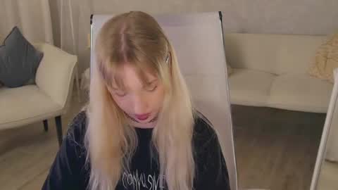 Snapshot of eevamarie chatting on 19, 5, 2026 EVA NON NUDE online show from 19, 5, 2026