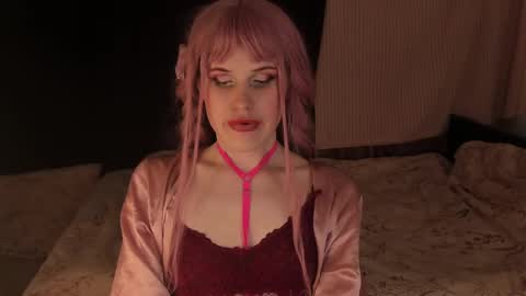 Effie Mur online show from 18, 12, 2024