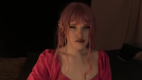 Effie Mur online show from 1, 1, 2025