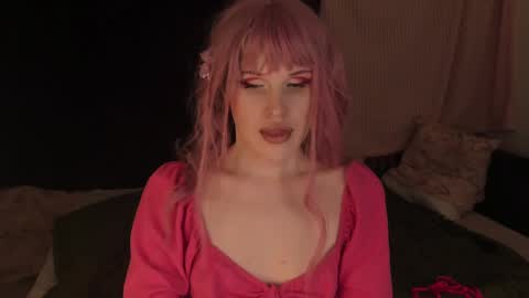 Effie Mur online show from 3, 1, 2025