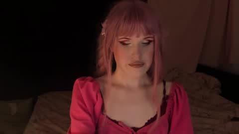 Effie Mur online show from 7, 1, 2025