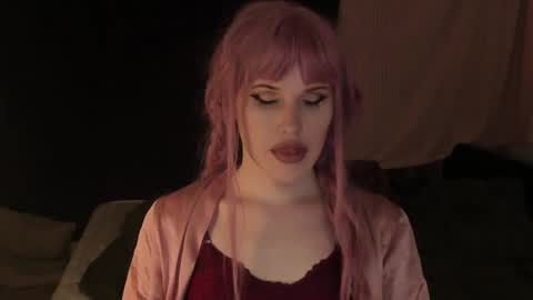 Effie Mur online show from 20, 1, 2025