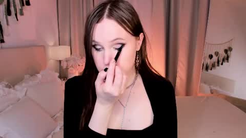 Snapshot of effiemur chatting on 19, 6, 2026 Effie Mur online show from 19, 6, 2026