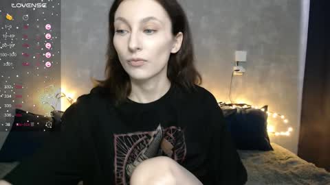 Snapshot of effy_gray chatting on 1, 2, 2025 Anna online show from 1, 2, 2025