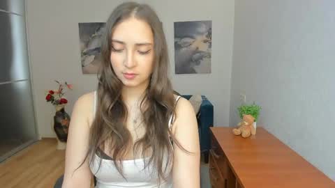 Effy Royse online show from 17, 4, 2026