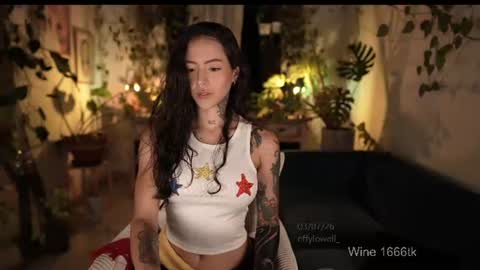 Snapshot of effylowell_ chatting on 4, 7, 2026 Effy online show from 4, 7, 2026