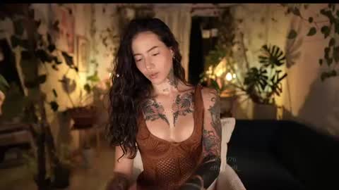 Snapshot of effylowell_ chatting on 7, 7, 2026 Effy online show from 7, 7, 2026