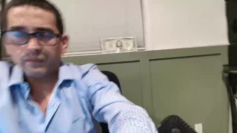 Snapshot of eguevara555500 chatting on 19, 5, 2026 SilverBulture online show from 19, 5, 2026
