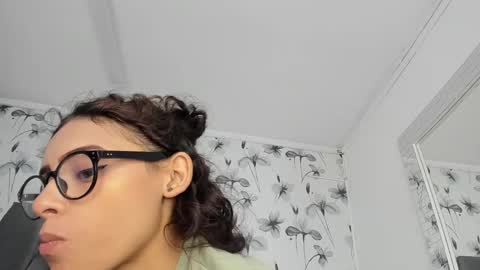 Snapshot of ehotloveaxxx chatting on 5, 3, 2025 Valery online show from 5, 3, 2025