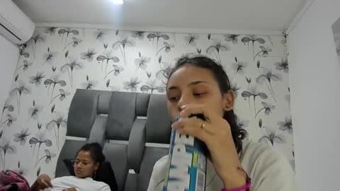 Snapshot of ehotloveaxxx chatting on 8, 3, 2025 Valery online show from 8, 3, 2025