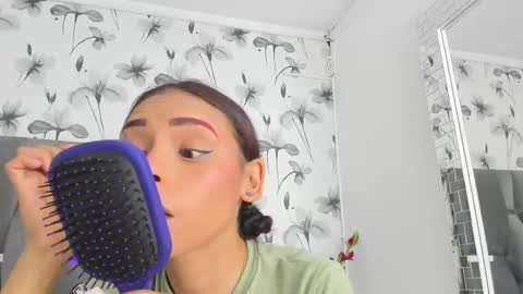 Snapshot of ehotloveaxxx chatting on 15, 10, 2025 Valery online show from 15, 10, 2025