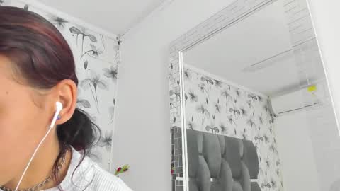 Snapshot of ehotloveaxxx chatting on 22, 10, 2025 Valery online show from 22, 10, 2025