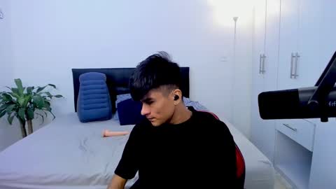 Snapshot of eiden_allenx1 chatting on 5, 1, 2025 eiden_allenx1 online show from 5, 1, 2025