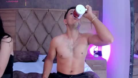 YG COUPLE online show from 25, 2, 2026