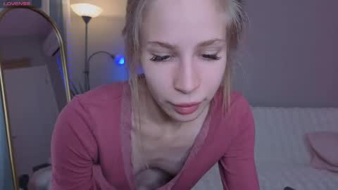 Snapshot of el1s_evans chatting on 11, 5, 2026 please read my bio there is information about private shows and about my personality online show from 11, 5, 2026