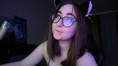 Snapshot of el_sweety chatting on 4, 3, 2025 If you like it when I meow give me a thumbs up online show from 4, 3, 2025