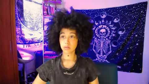 Snapshot of ela_0 chatting on 25, 7, 2026 Ela Help me reach 100 thumbs up online show from 25, 7, 2026