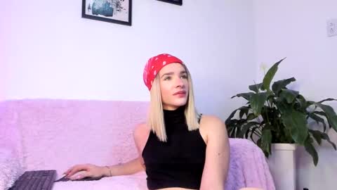 Snapshot of elaia_franc chatting on 4, 3, 2026 Elaia franco online show from 4, 3, 2026