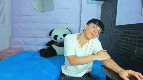 Elan Giralon online show from 25, 11, 2025