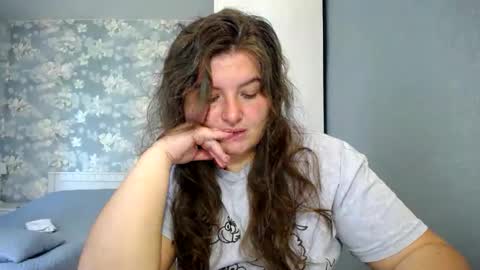 Snapshot of elanis_blair chatting on 19, 5, 2026 Elanis online show from 19, 5, 2026
