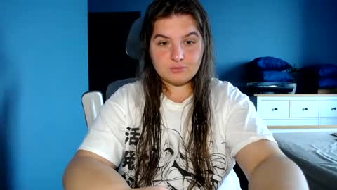 Snapshot of elanis_blair chatting on 20, 7, 2026 Elanis online show from 20, 7, 2026