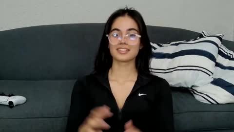 Elara Hayes online show from 13, 4, 2026