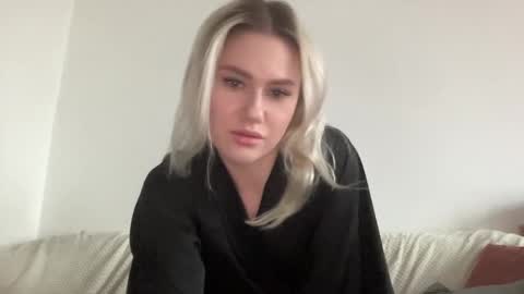 elaraluxxxe online show from 4, 11, 2025