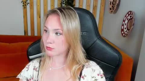 Snapshot of elaravoltage chatting on 14, 7, 2026 elaravoltage online show from 14, 7, 2026