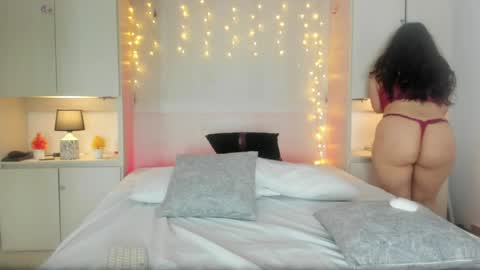 Snapshot of elarey_ chatting on 25, 4, 2026 elarey_ online show from 25, 4, 2026