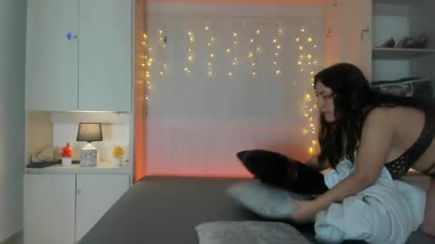 Snapshot of elarey_ chatting on 28, 4, 2026 elarey_ online show from 28, 4, 2026