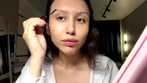 Snapshot of eleanorefrens chatting on 17, 6, 2026 Alice online show from 17, 6, 2026