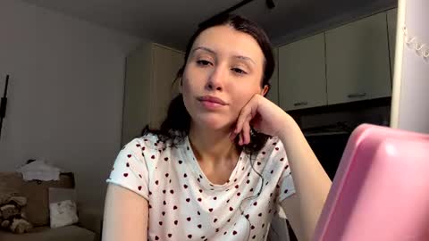 Snapshot of eleanorefrens chatting on 23, 6, 2026 Alice online show from 23, 6, 2026